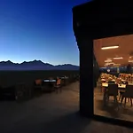 Royal Village - Royal Views Апартаменты *
