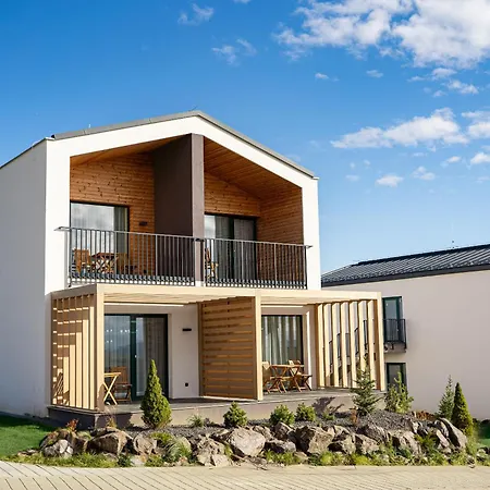 Royal Village - Royal Views