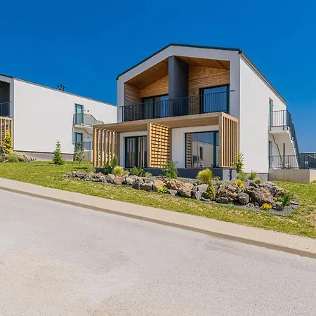 Royal Village - Royal Views