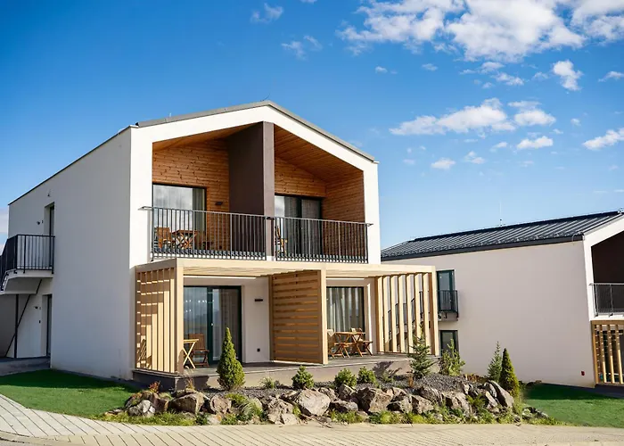 Royal Village - Royal Views