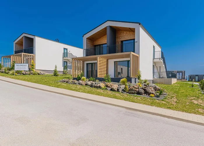 Royal Village - Royal Views